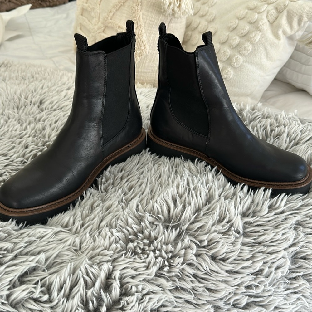 Sam Edelman Chelsea Boots
